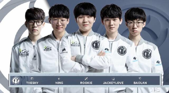 不断穿插于 不断穿插于