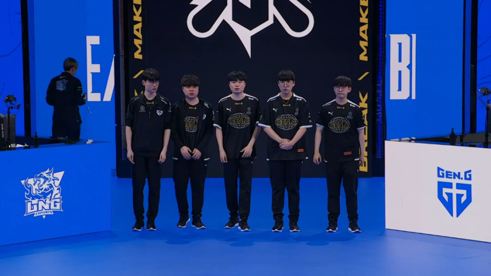 背后是典型 背后是典型